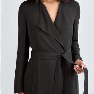 Aritzia Flowy Trench Coat in BLACK